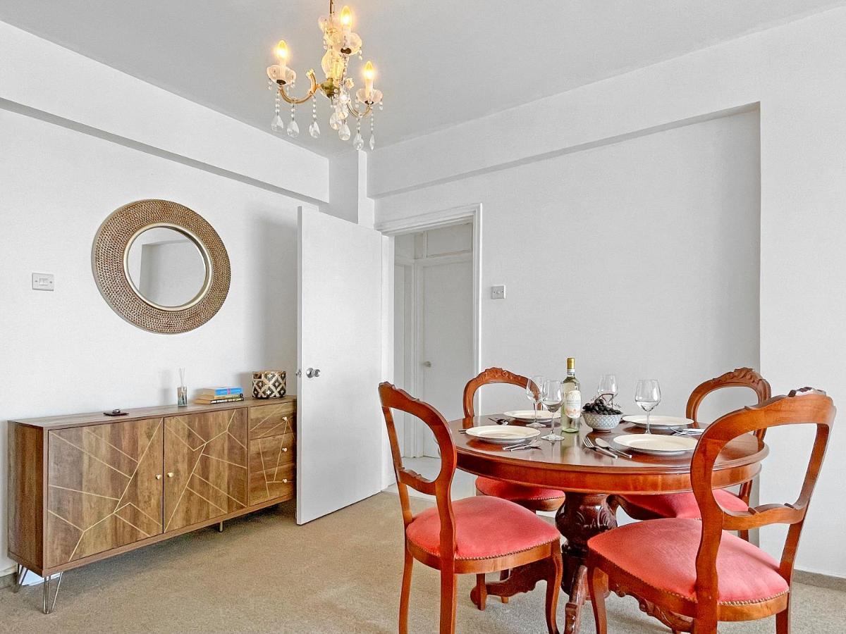 2Br Seafront Apt In City Center With Community Pool Ларнака Екстер'єр фото