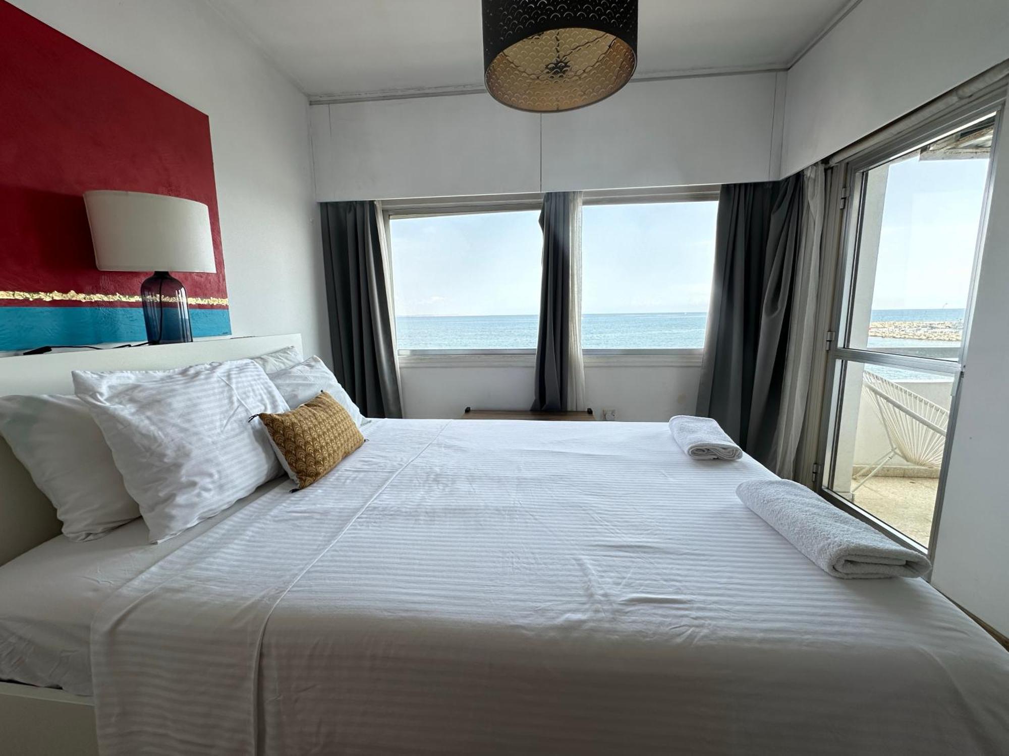 2Br Seafront Apt In City Center With Community Pool Ларнака Екстер'єр фото