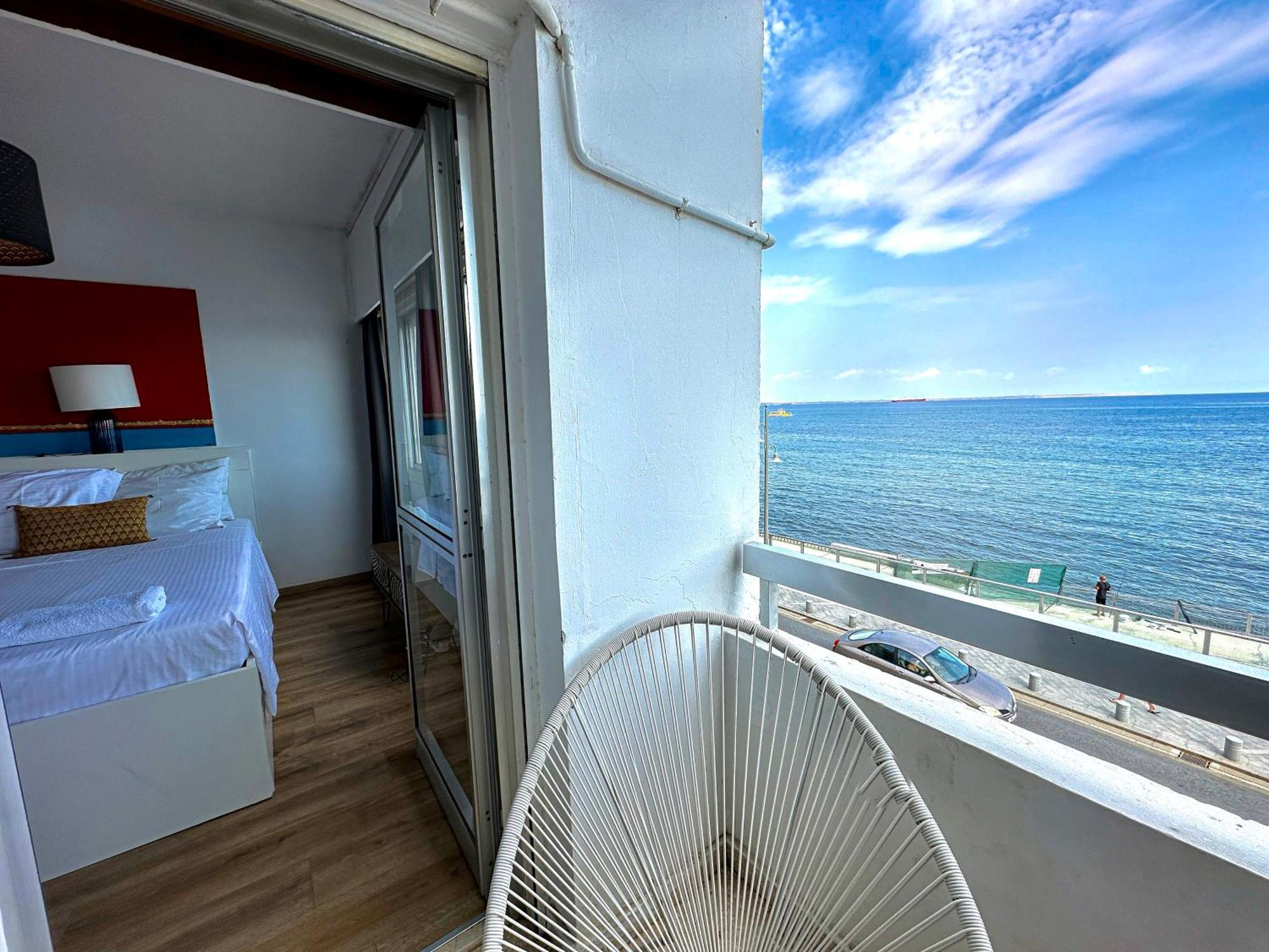 2Br Seafront Apt In City Center With Community Pool Ларнака Екстер'єр фото